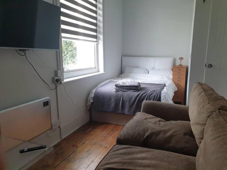 4 Quiet Compact Studio With Garden View - Best Location - Comfortable - Quiet Apartment Brighton Exterior photo