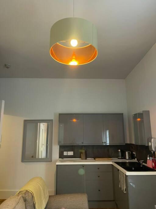 4 Quiet Compact Studio With Garden View - Best Location - Comfortable - Quiet Apartment Brighton Exterior photo